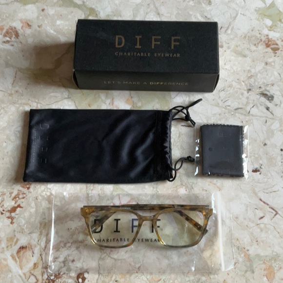New in box, DIFF blue light protection  eyeware, light colour turtoise frames - Picture 1 of 3